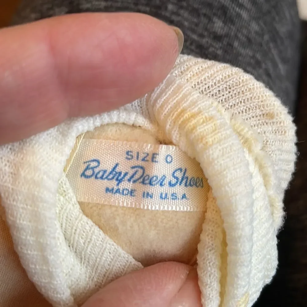 Vtg Baby Deer Shoes cream &‎ white slipper socks with pompom on toe